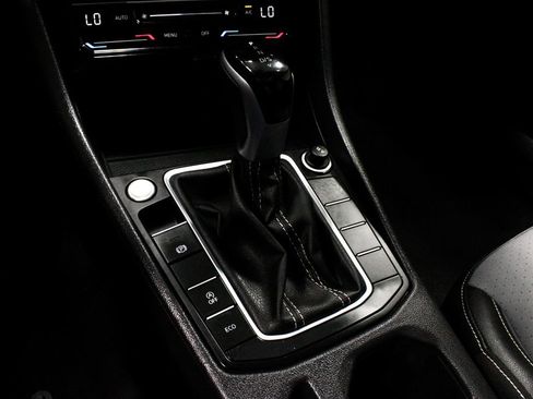Used 2025 Volkswagen Jetta SE FWD image 30