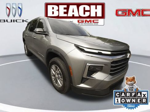 Used 2026 Chevrolet Traverse LT FWD image 1