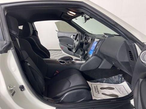 Used 2020 Nissan 370Z Coupe image 38