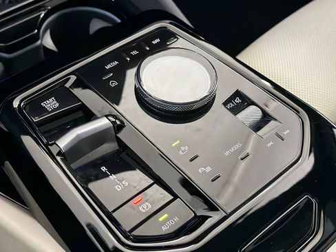 Used 2025 BMW 530i w/ Premium Package RWD image 18