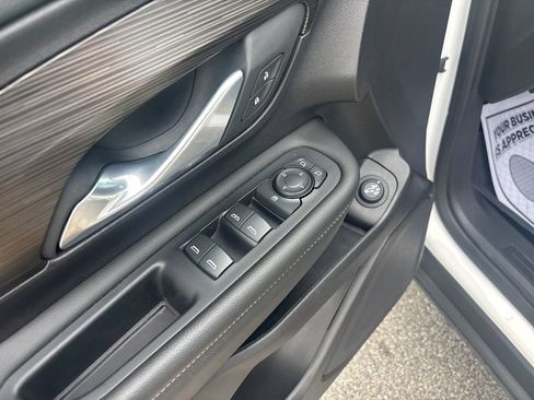 Used 2024 GMC Terrain SLE w/ Driver Convenience Package image 16