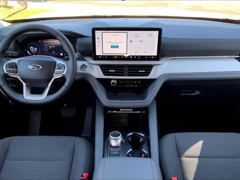 New 2025 Ford Explorer Active image 5