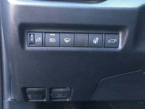 Used 2021 Toyota RAV4 XLE w/ Convenience Package AWD/4WD image 18