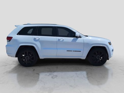 Used 2020 Jeep Grand Cherokee Altitude AWD/4WD image 9