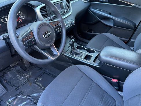 Used 2017 Kia Sorento AWD image 7
