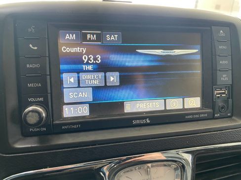 Used 2016 Chrysler Town & Country Touring image 36