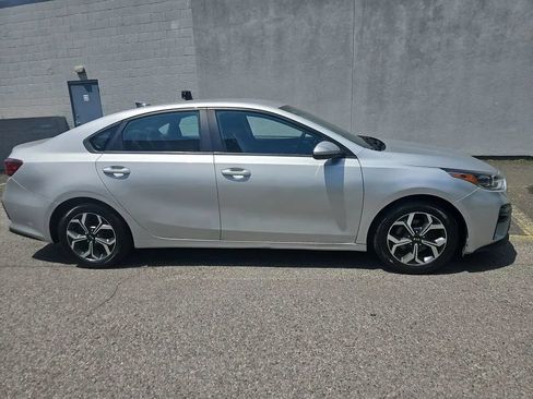 Used 2019 Kia Forte LXS FWD image 4
