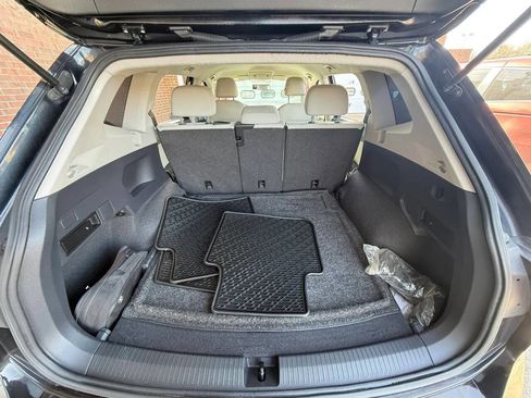 Used 2018 Volkswagen Tiguan S image 19