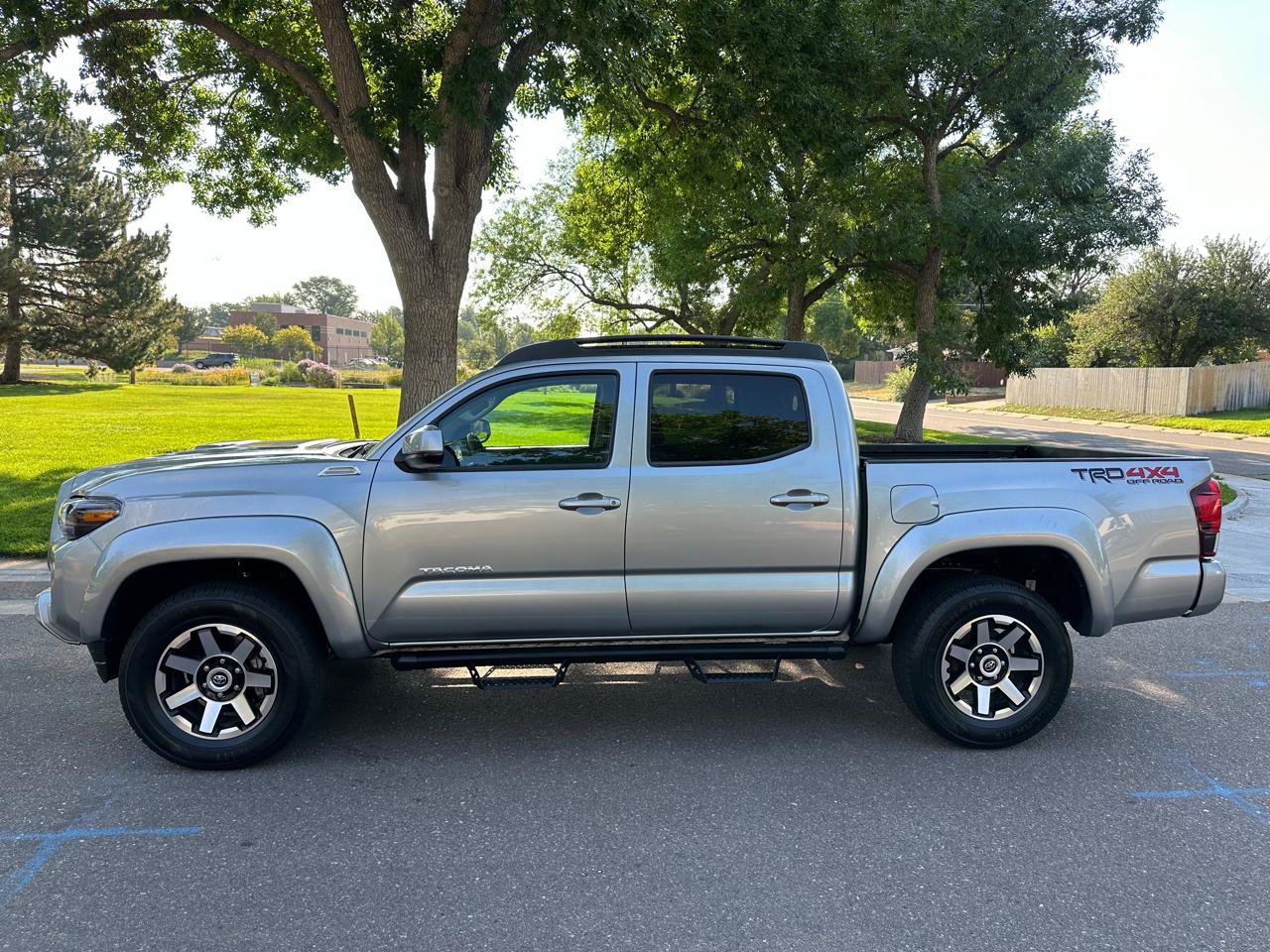 Used 2022 Toyota Tacoma SR AWD/4WD image 2