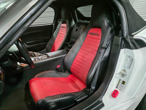 Used 2020 FIAT 124 Spider Abarth w/ Convenience Group image 13