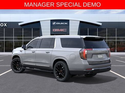 Used 2026 GMC Yukon XL Denali w/ Denali Reserve Package AWD/4WD image 3