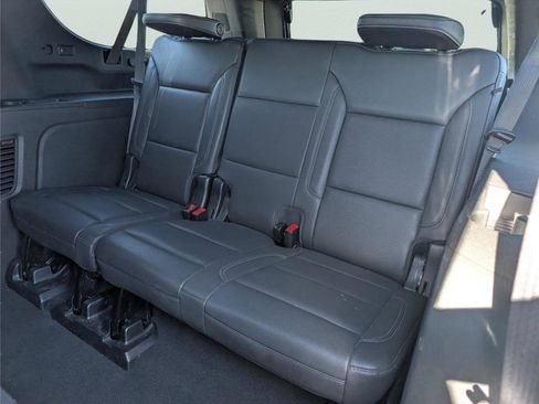 Used 2023 Chevrolet Suburban LT image 32