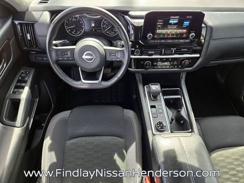Used 2024 Nissan Pathfinder SV image 13