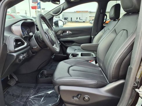 New 2026 Chrysler Pacifica Select FWD image 15