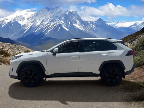 Used 2019 Toyota RAV4 LE w/ All Weather Liner Package AWD/4WD image 2