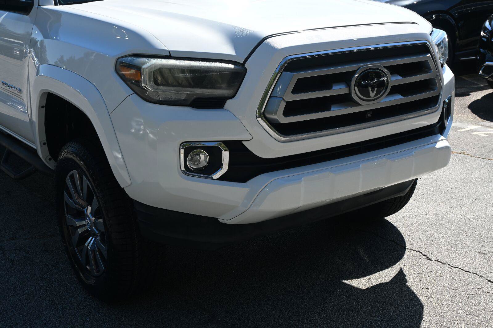 Used 2020 Toyota Tacoma Limited RWD image 31