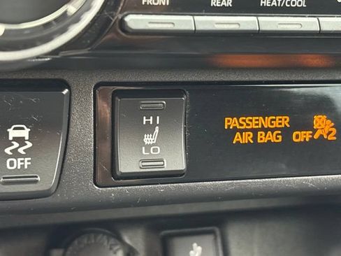 Used 2021 Toyota RAV4 XLE w/ Convenience Package AWD/4WD image 18