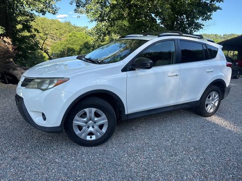 Used 2014 Toyota RAV4 LE AWD/4WD image 2