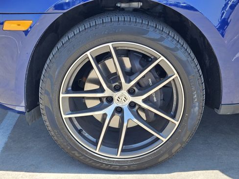 Certified 2026 Porsche Macan AWD/4WD image 14