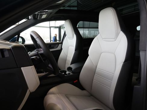 New 2026 Porsche Cayenne GTS image 5