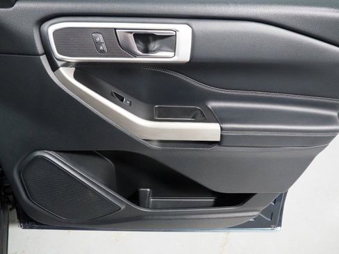 Used 2022 Ford Explorer XLT image 56