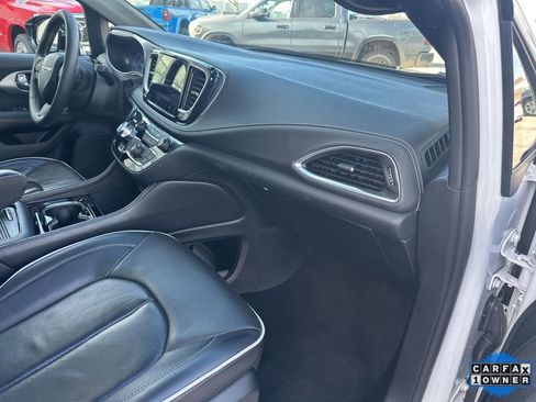 Used 2025 Chrysler Pacifica Limited image 55