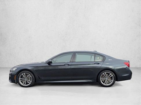 Used 2017 BMW 740e xDrive image 9