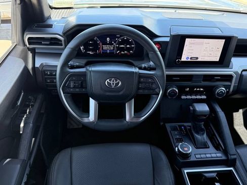 Used 2024 Toyota Tacoma TRD Sport AWD/4WD image 21