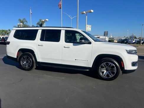 Used 2024 Jeep Wagoneer L Series II RWD image 6