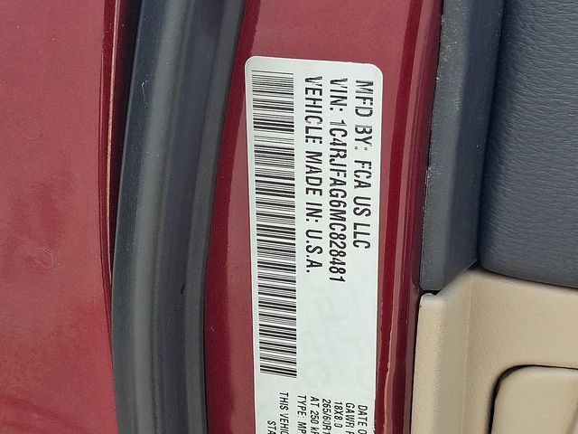 Used 2021 Jeep Grand Cherokee Laredo AWD/4WD image 28