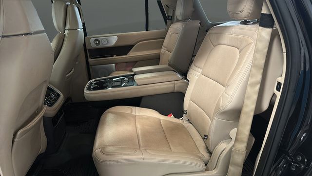 Used 2020 Lincoln Navigator L Reserve w/ Luxury Package AWD/4WD image 23