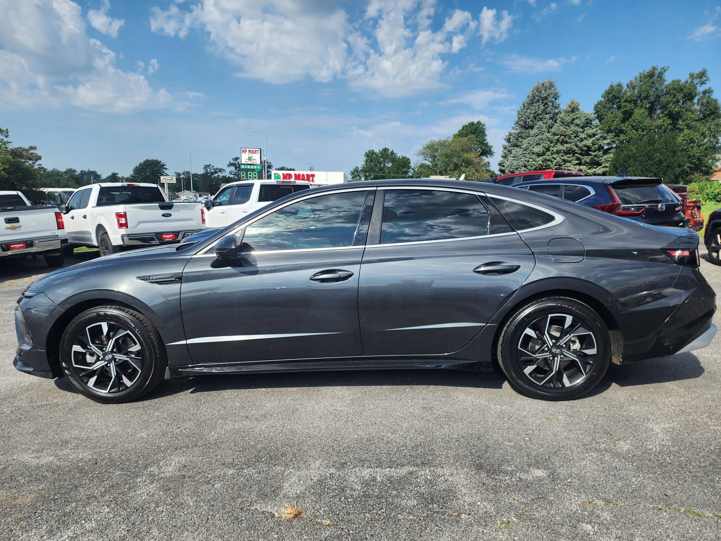 Used 2025 Hyundai Sonata SEL FWD image 4