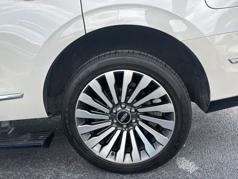 Used 2021 Lincoln Navigator Reserve w/ Luxury Package AWD/4WD image 20