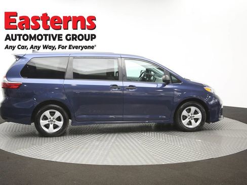 Used 2020 Toyota Sienna L FWD image 45