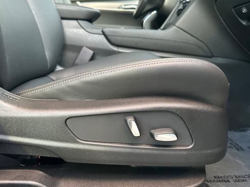 Used 2025 Cadillac XT6 Luxury image 25