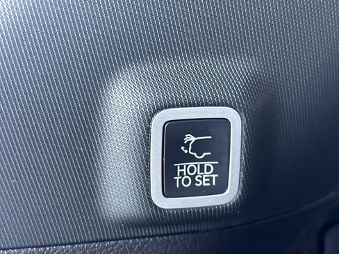 Used 2025 Jeep Grand Cherokee Summit image 9