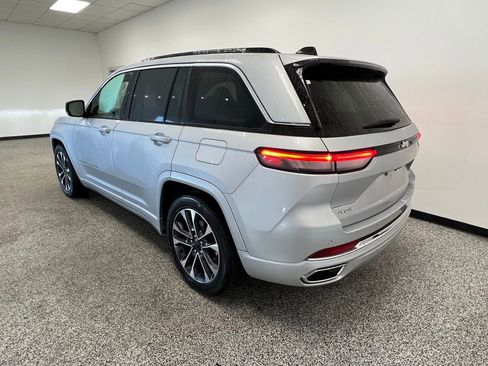 Used 2024 Jeep Grand Cherokee Overland image 16