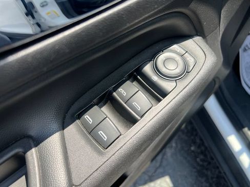 Used 2020 Chevrolet Equinox LT FWD image 11