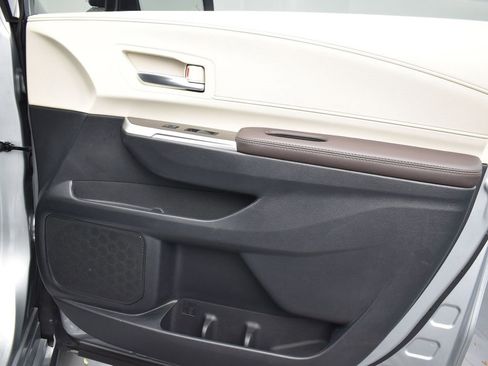 Used 2023 Toyota Sienna Platinum image 26