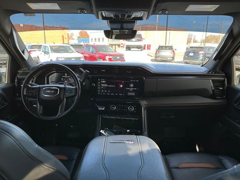 Used 2024 GMC Sierra 2500 AT4 w/ AT4 Premium Plus Package AWD/4WD image 9