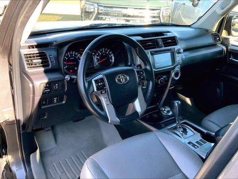 Used 2014 Toyota 4Runner SR5 image 17