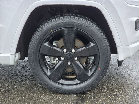 Used 2015 Jeep Grand Cherokee Altitude image 9