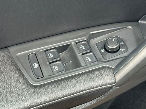 Used 2022 Volkswagen Tiguan S image 11