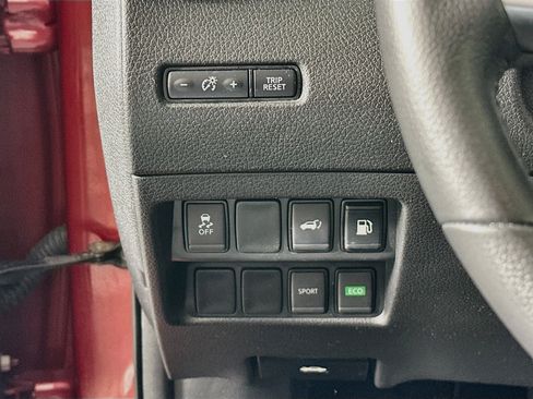 Used 2018 Nissan Rogue SV FWD image 16
