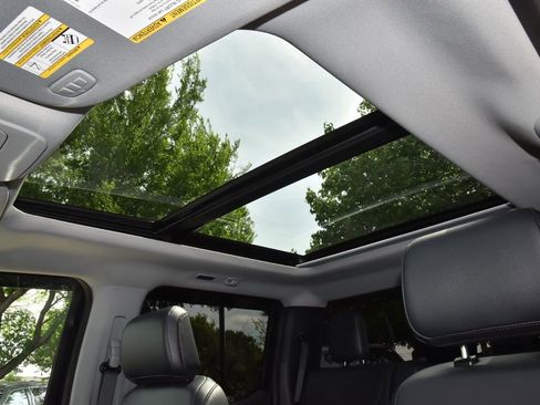 Used 2025 Ford F250 Lariat image 31