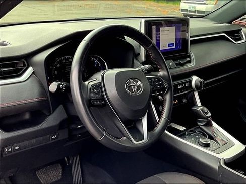 Used 2023 Toyota RAV4 SE AWD/4WD image 8