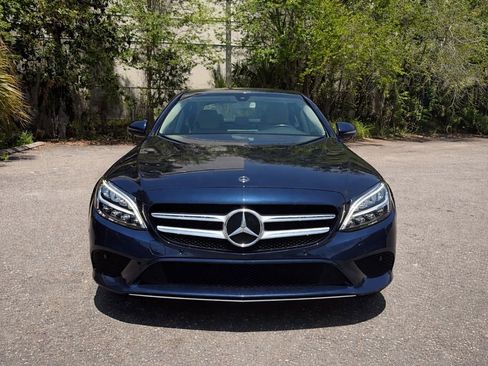 Used 2017 Mercedes-Benz E 300 4MATIC image 2