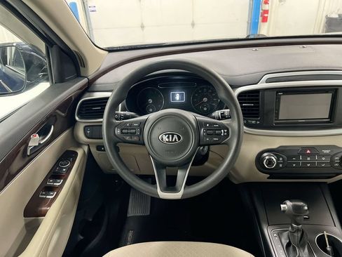Used 2017 Kia Sorento AWD image 11