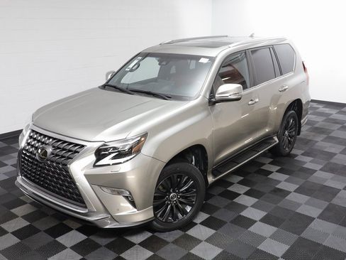 Used 2022 Lexus GX 460 Premium w/ Accessory Package image 2