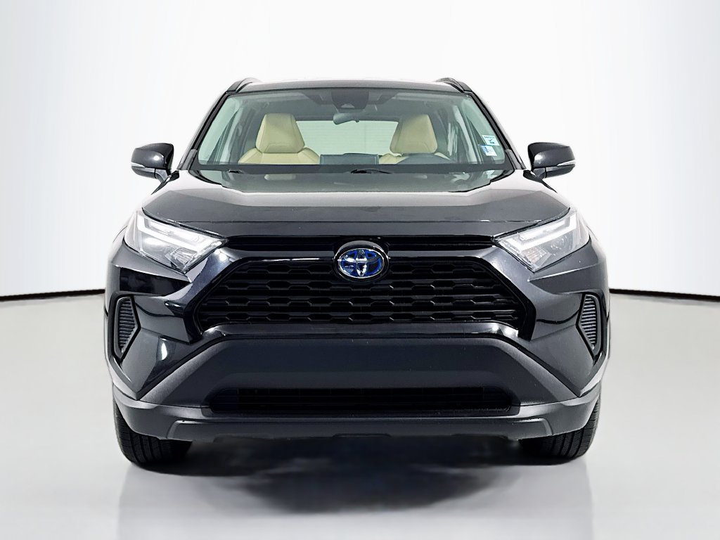 Used 2023 Toyota RAV4 LE AWD/4WD image 3